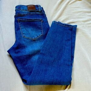 Tahari Ella high rise skinny jeans.  Size 6